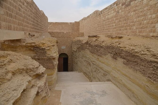 Private Tour to Giza Pyramids Sphinx Memphis and Saqqara - Guides and Photo Help: Why People Sound Happy About the Same Stuff