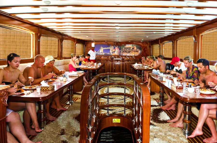 Sharm El-Sheikh: Luxury Ras Mohammed & White Island Cruise - Lunch onboard: where the value really shows