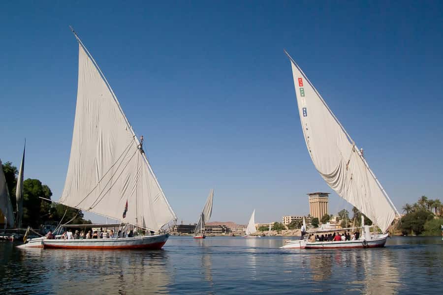 The Nile: Felucca Ride with Meal and Transfers - Sunset on the Nile: the best time to look, not just take photos