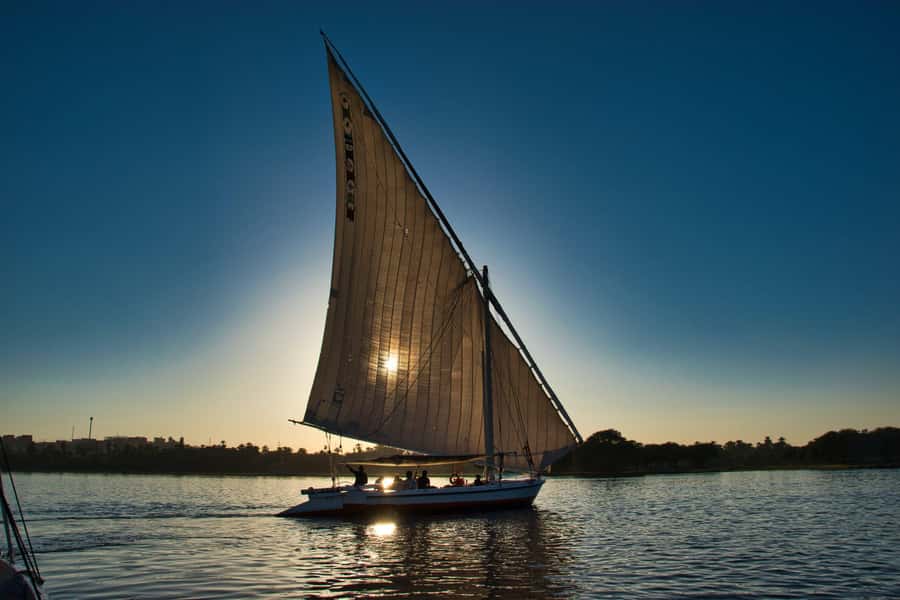 The Nile: Felucca Ride with Meal and Transfers - Food on and around the cruise: koshary and simple meal value