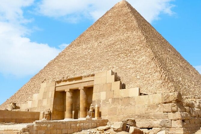 Tour to Cairo and the Pyramids from Hurghada by Private Vehicle - Valley Temple and the Great Pyramid: great views, plus one ticket reality check
