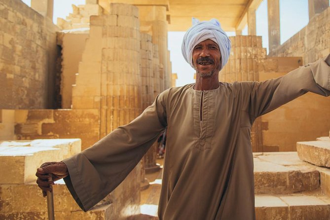 Tour to Giza Pyramids and The Egyptian Museum - The Pyramids of Giza: what 2 hours feels like in real life