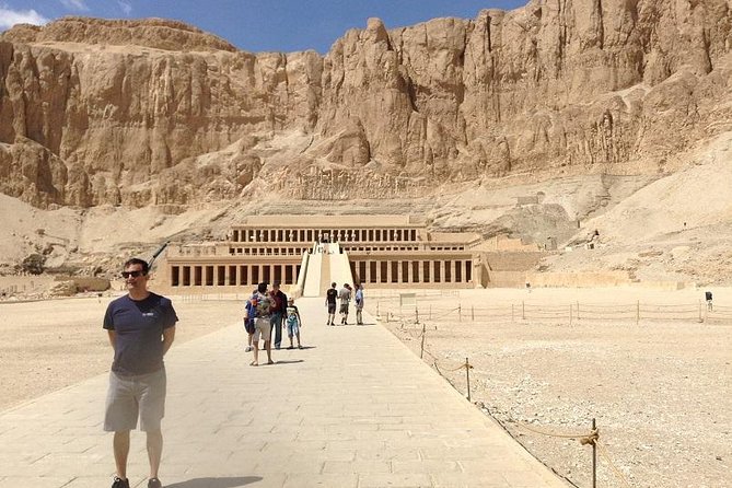 Tour to West Bank with Valley of the Kings and Hatshepsut Temple - Colossi of Memnon: a quick stop with Amenhotep III gravity
