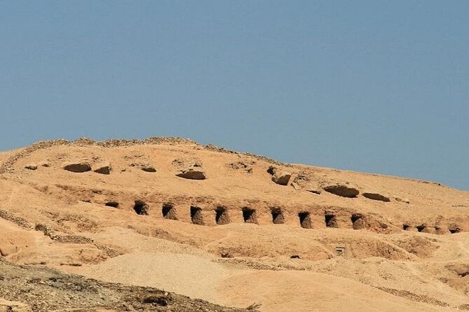 Valley of the Kings and Queens Guided Tour from Luxor with Lunch - Hotel pickup at 8:00 AM, and how the group size changes your day