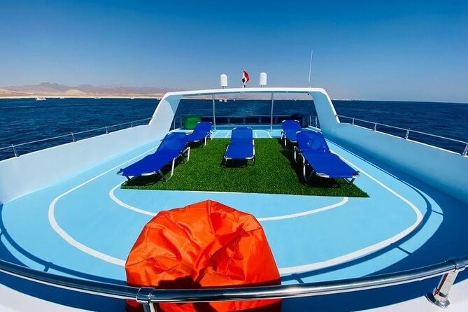 VIP Ras Mohamed and White Island boat trip - Lunch on Board: Hot Buffet, Coffee or Tea, and Soft Drinks