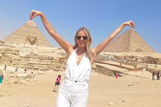 Your VIP Giza Tour: Pyramids, Camels & Authentic Egyptian food - Menkaure and the smaller pyramid moment